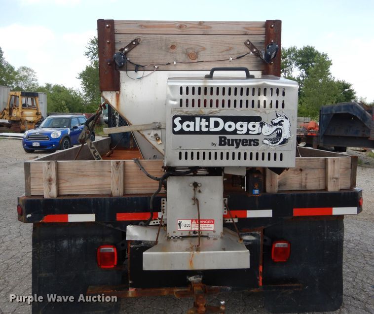 image for item DH5133 1999 International 4700  flatbed truck