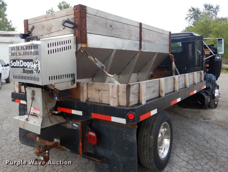 image for item DH5133 1999 International 4700  flatbed truck