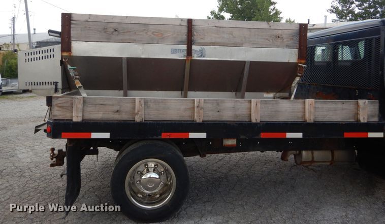 image for item DH5133 1999 International 4700  flatbed truck