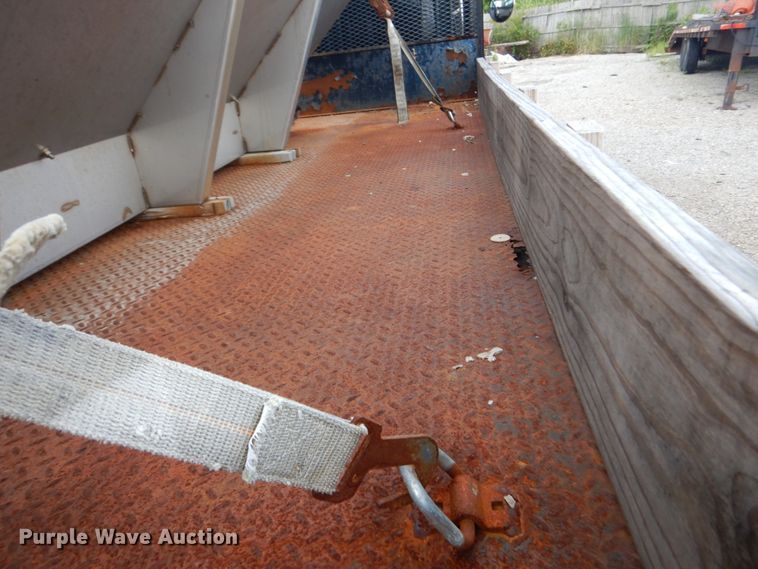 image for item DH5133 1999 International 4700  flatbed truck