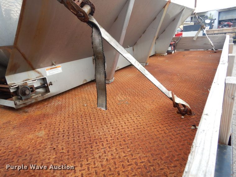 image for item DH5133 1999 International 4700  flatbed truck