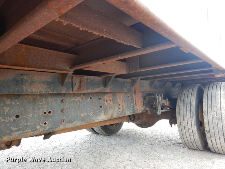 image for item DH5133 1999 International 4700  flatbed truck