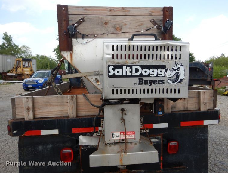 image for item DH5133 1999 International 4700  flatbed truck