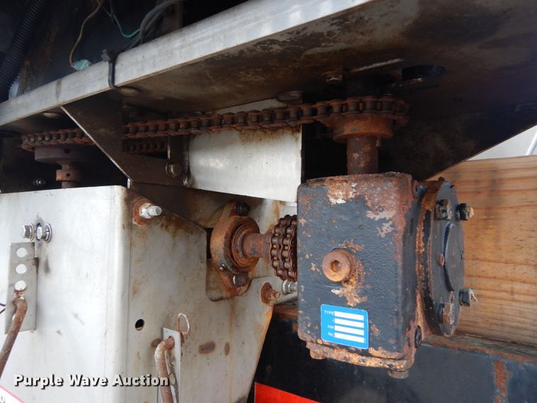 image for item DH5133 1999 International 4700  flatbed truck