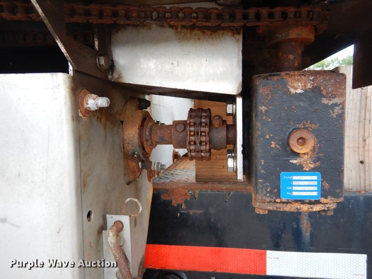 image for item DH5133 1999 International 4700  flatbed truck