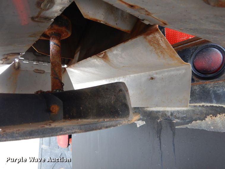 image for item DH5133 1999 International 4700  flatbed truck