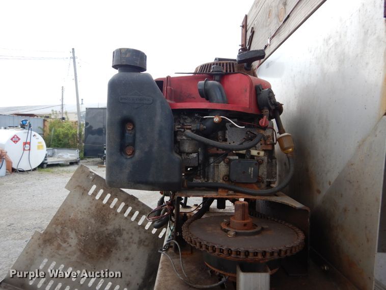 image for item DH5133 1999 International 4700  flatbed truck