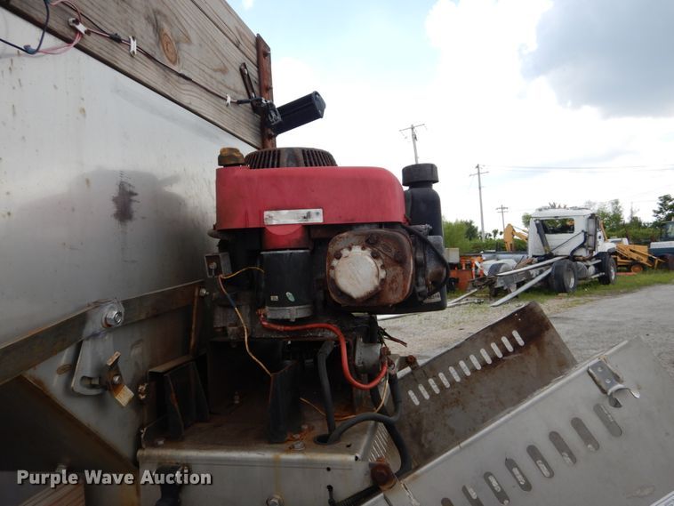 image for item DH5133 1999 International 4700  flatbed truck