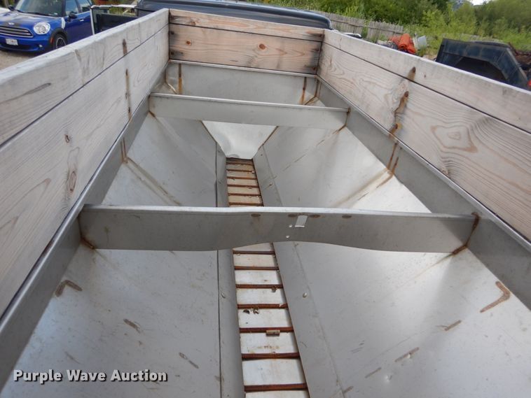 image for item DH5133 1999 International 4700  flatbed truck