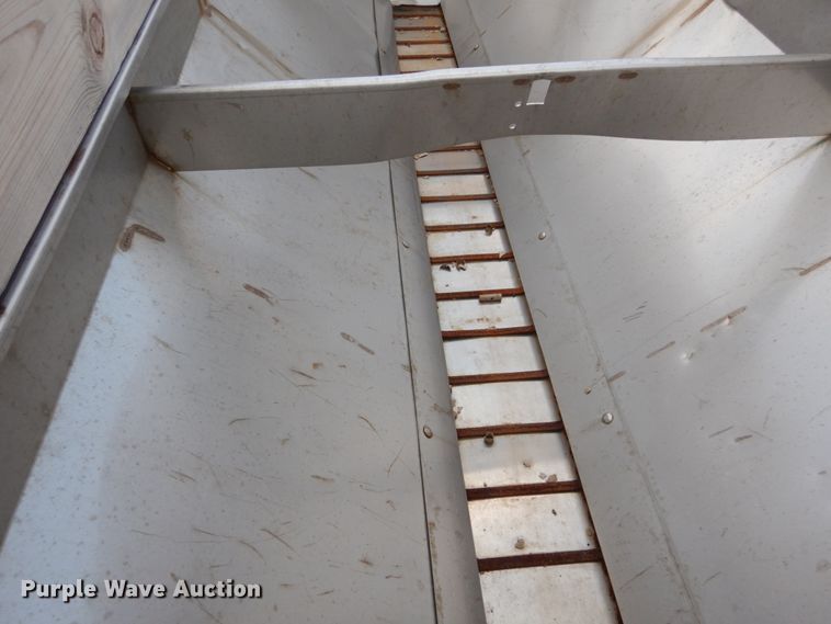 image for item DH5133 1999 International 4700  flatbed truck