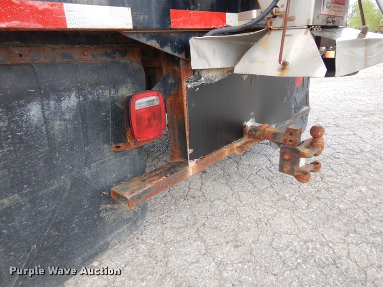 image for item DH5133 1999 International 4700  flatbed truck