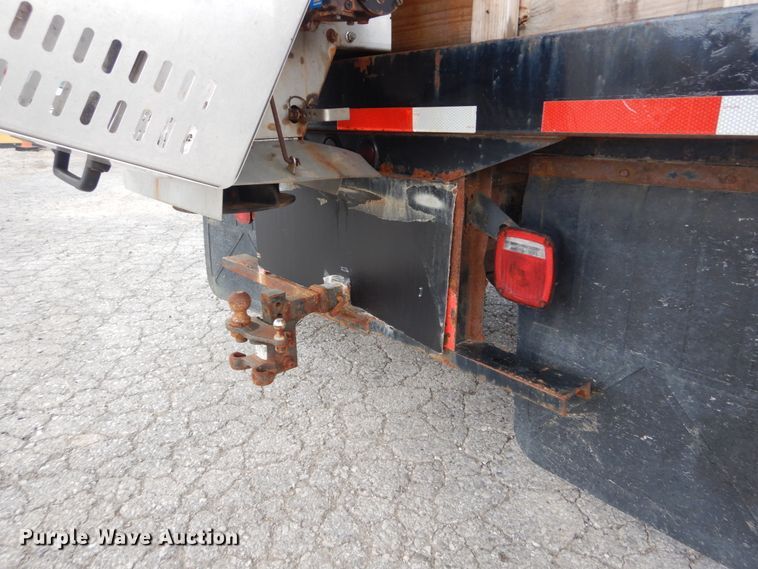 image for item DH5133 1999 International 4700  flatbed truck