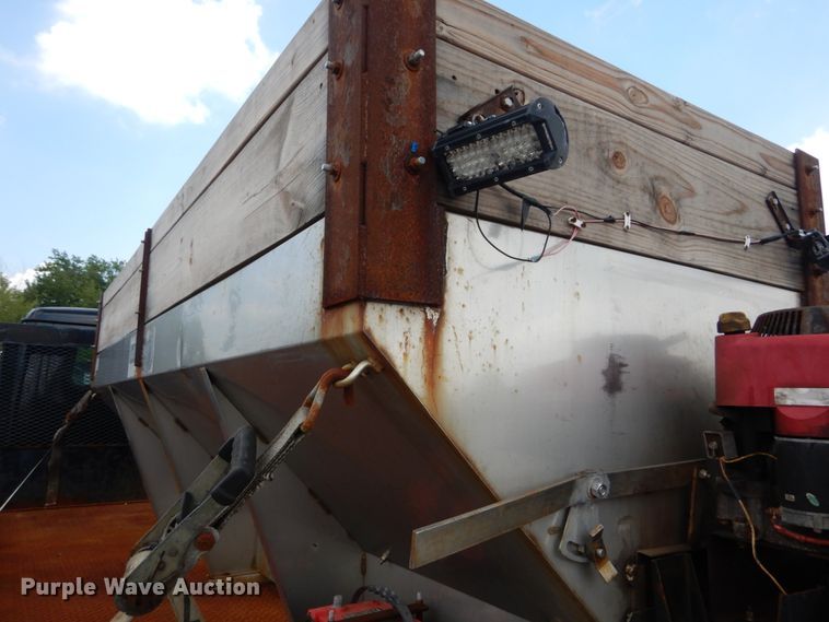 image for item DH5133 1999 International 4700  flatbed truck