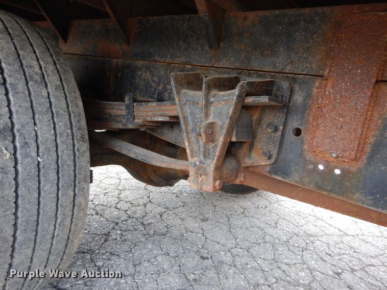 image for item DH5133 1999 International 4700  flatbed truck