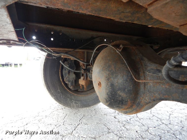 image for item DH5133 1999 International 4700  flatbed truck