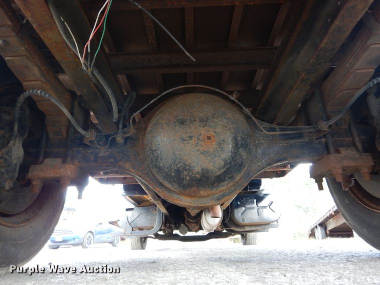 image for item DH5133 1999 International 4700  flatbed truck