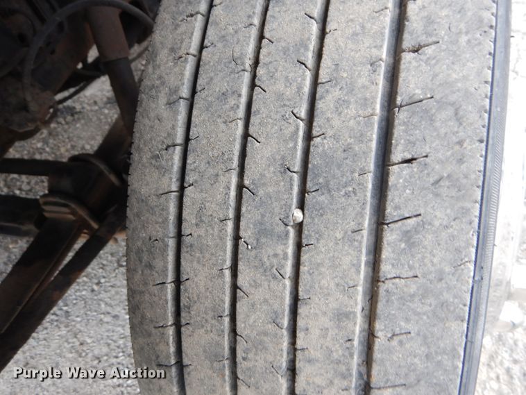 image for item DH5133 1999 International 4700  flatbed truck