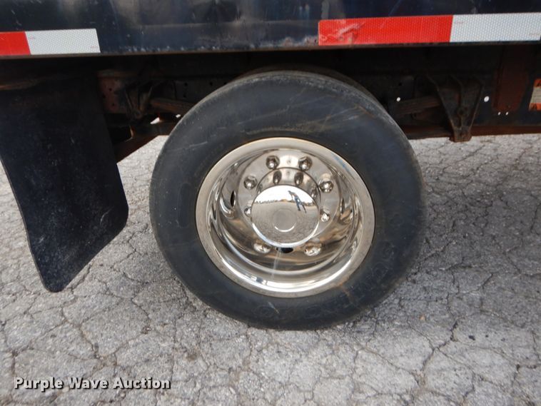 image for item DH5133 1999 International 4700  flatbed truck