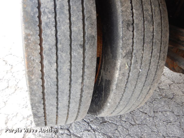 image for item DH5133 1999 International 4700  flatbed truck