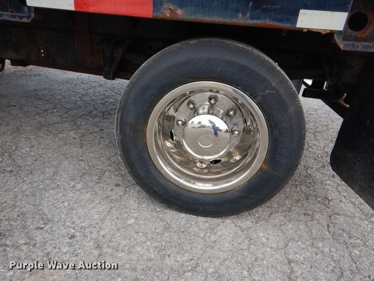 image for item DH5133 1999 International 4700  flatbed truck