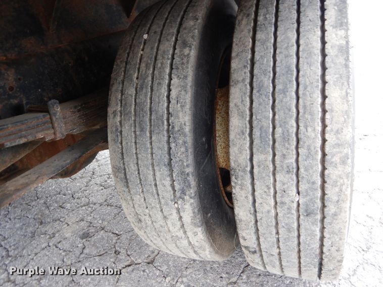 image for item DH5133 1999 International 4700  flatbed truck