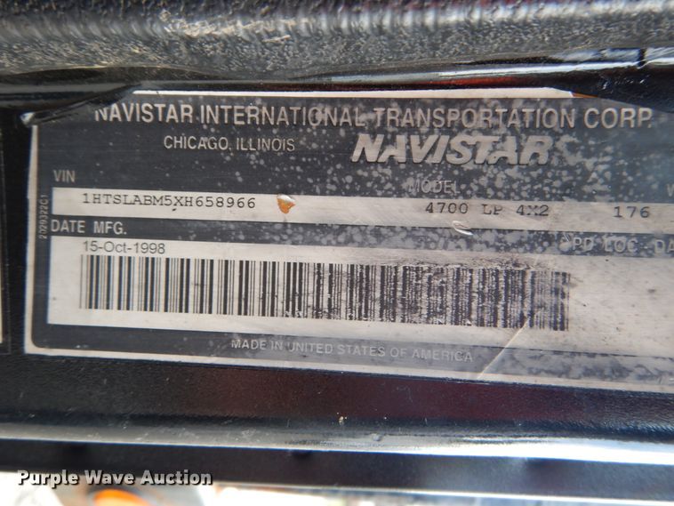 image for item DH5133 1999 International 4700  flatbed truck