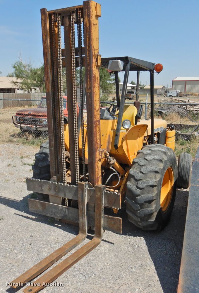 image for item DI0168 1980 John Deere 480B  forklift