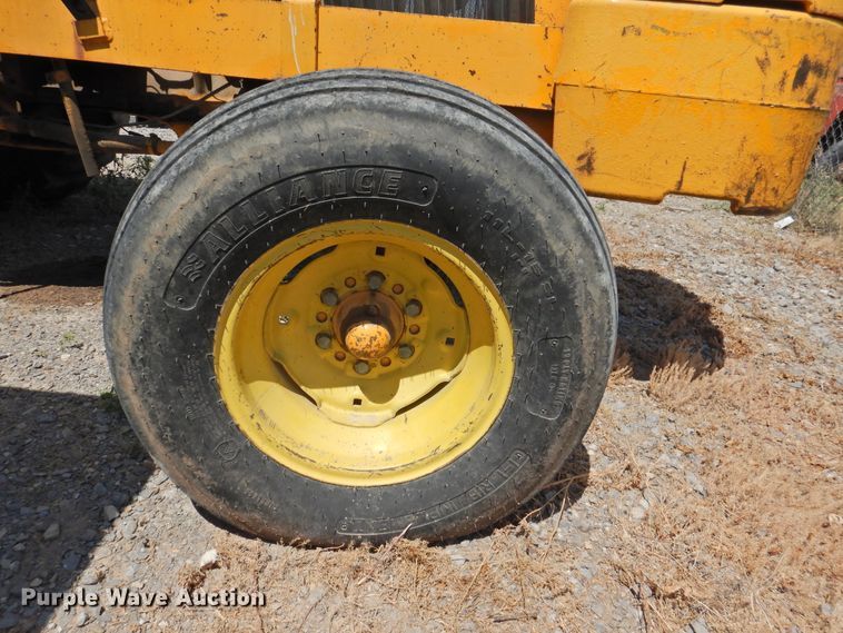 image for item DI0168 1980 John Deere 480B  forklift