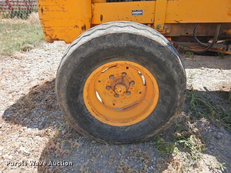 image for item DI0168 1980 John Deere 480B  forklift