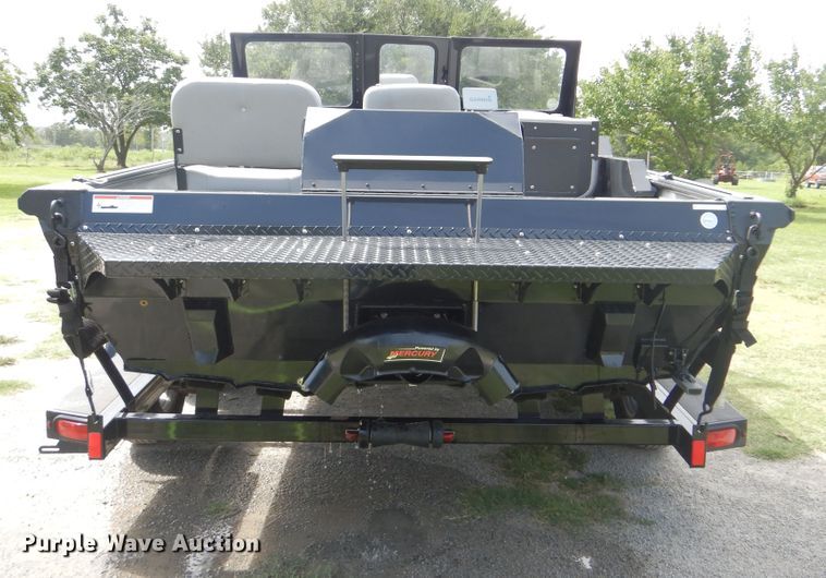 image for item DI0280 2018 SeaArk Predator 220  boat