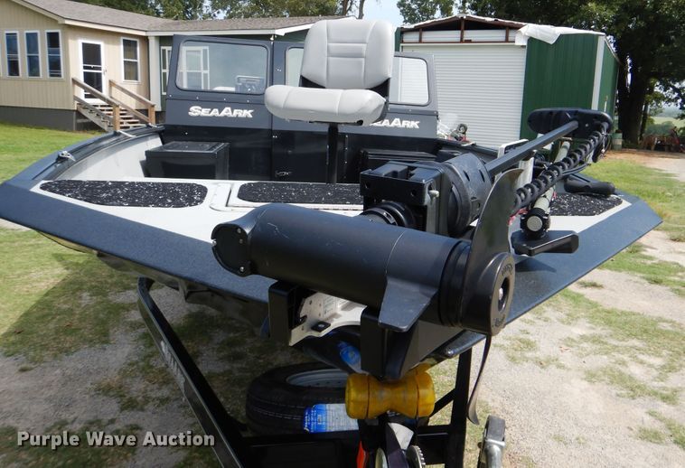 image for item DI0280 2018 SeaArk Predator 220  boat