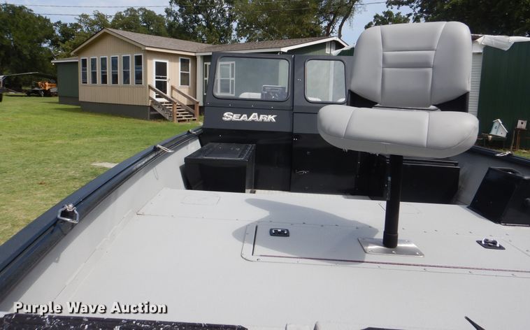 image for item DI0280 2018 SeaArk Predator 220  boat