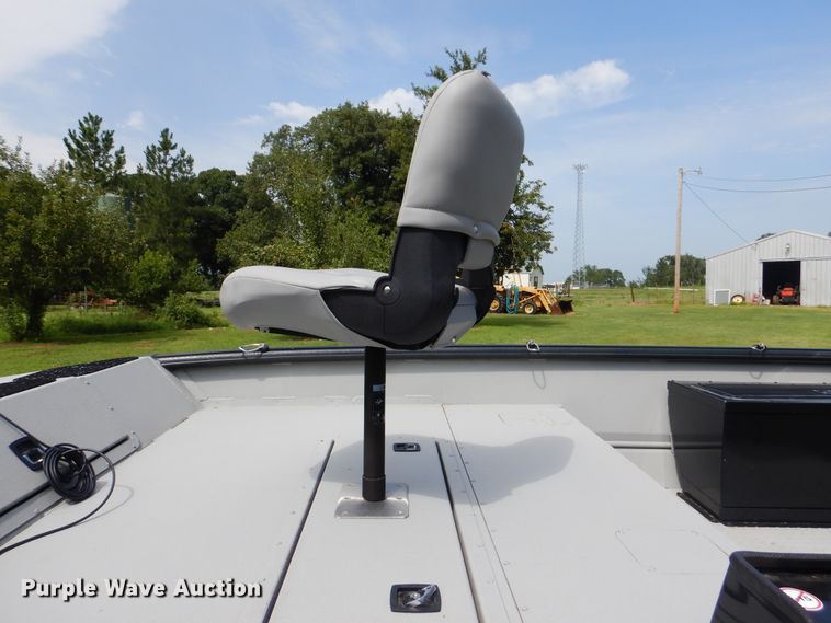 image for item DI0280 2018 SeaArk Predator 220  boat