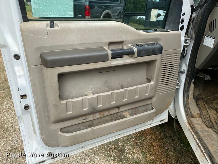 image for item DI8751 2008 Ford F550 Super Duty XL  Crew Cab flatbed truck