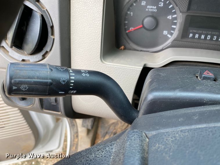 image for item DI8751 2008 Ford F550 Super Duty XL  Crew Cab flatbed truck