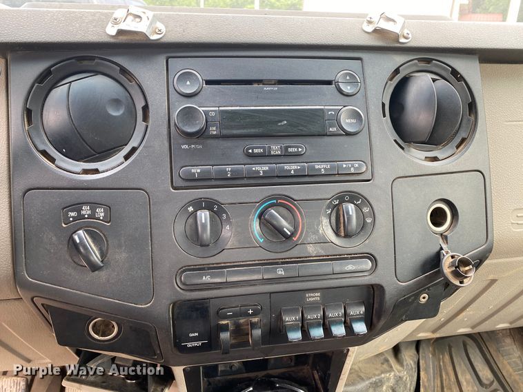 image for item DI8751 2008 Ford F550 Super Duty XL  Crew Cab flatbed truck