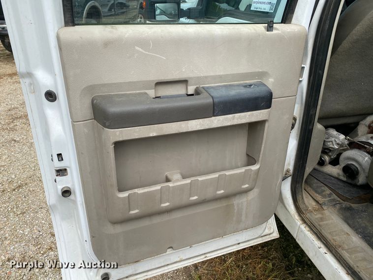 image for item DI8751 2008 Ford F550 Super Duty XL  Crew Cab flatbed truck