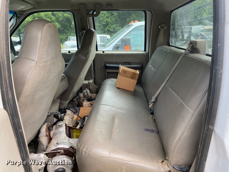 image for item DI8751 2008 Ford F550 Super Duty XL  Crew Cab flatbed truck