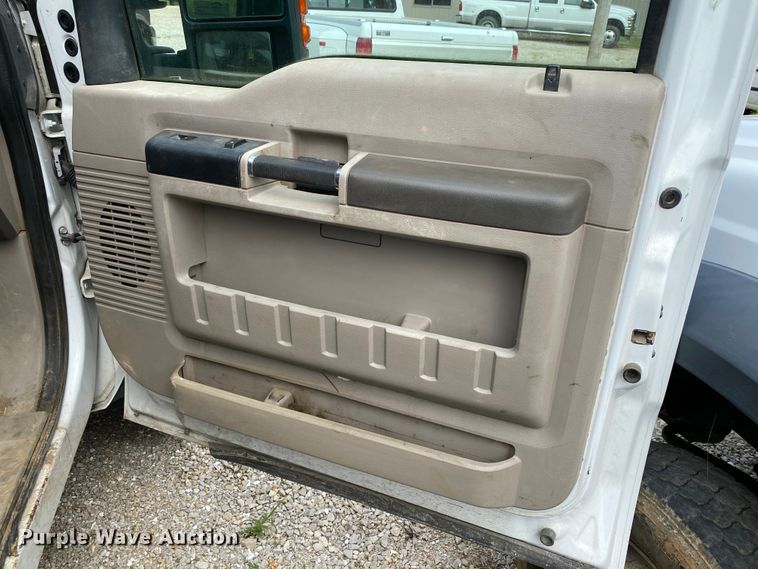 image for item DI8751 2008 Ford F550 Super Duty XL  Crew Cab flatbed truck