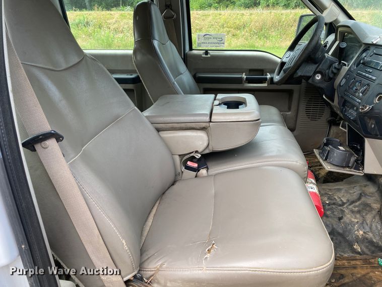 image for item DI8751 2008 Ford F550 Super Duty XL  Crew Cab flatbed truck