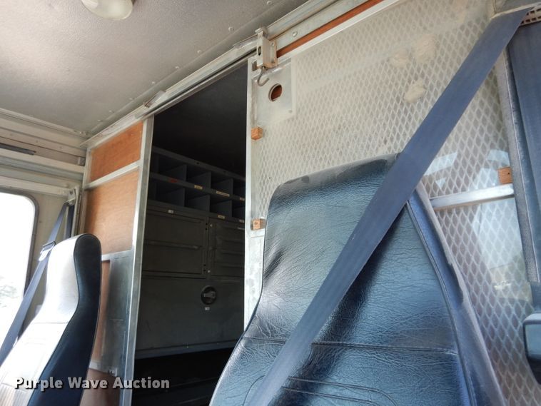 image for item DJ4278 1996 GMC Utilimaster  delivery van