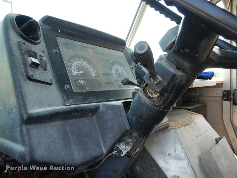 image for item DJ4278 1996 GMC Utilimaster  delivery van