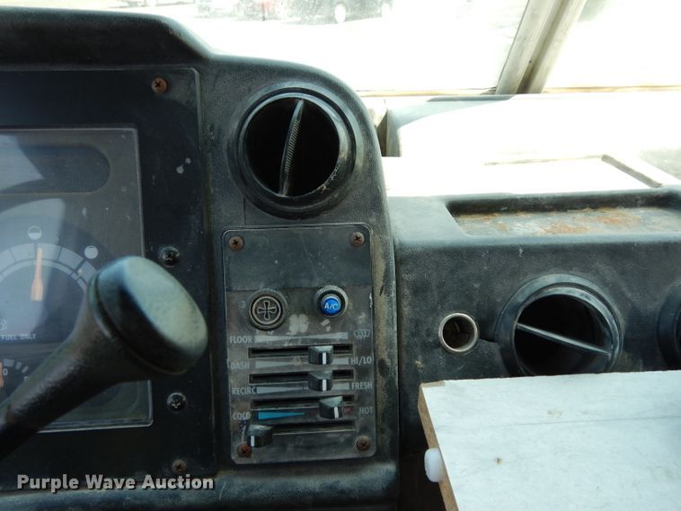 image for item DJ4278 1996 GMC Utilimaster  delivery van