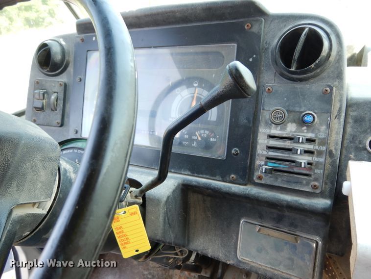 image for item DJ4278 1996 GMC Utilimaster  delivery van