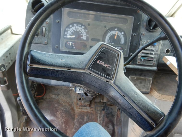 image for item DJ4278 1996 GMC Utilimaster  delivery van