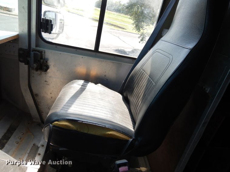 image for item DJ4278 1996 GMC Utilimaster  delivery van