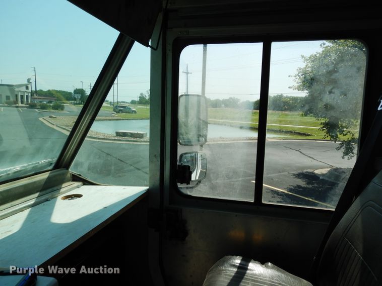 image for item DJ4278 1996 GMC Utilimaster  delivery van