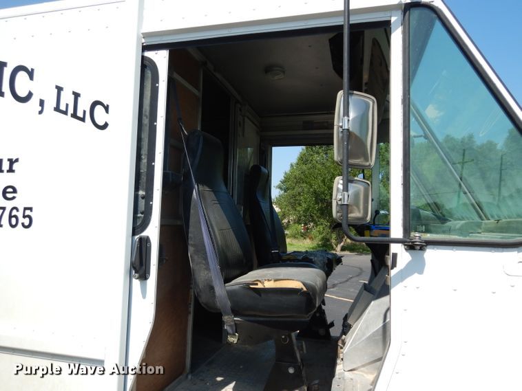 image for item DJ4278 1996 GMC Utilimaster  delivery van