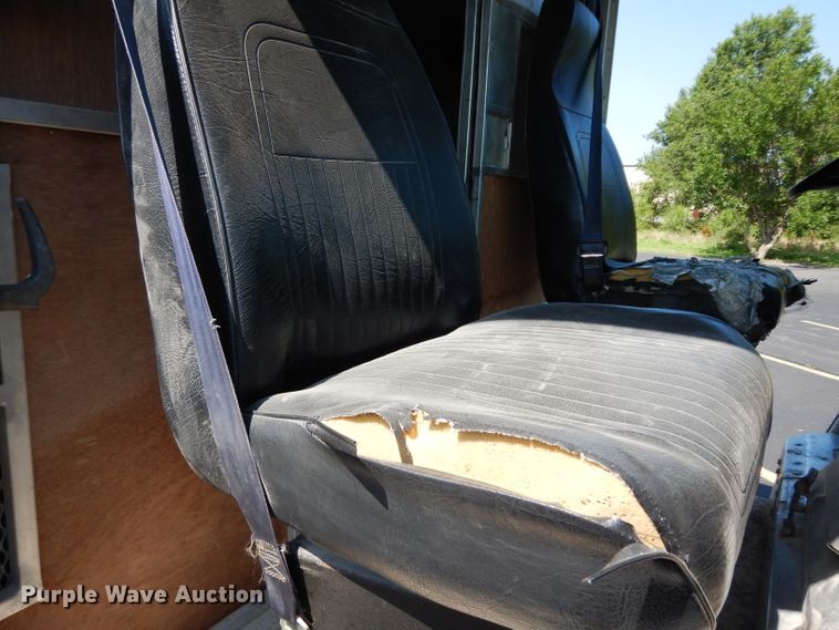 image for item DJ4278 1996 GMC Utilimaster  delivery van