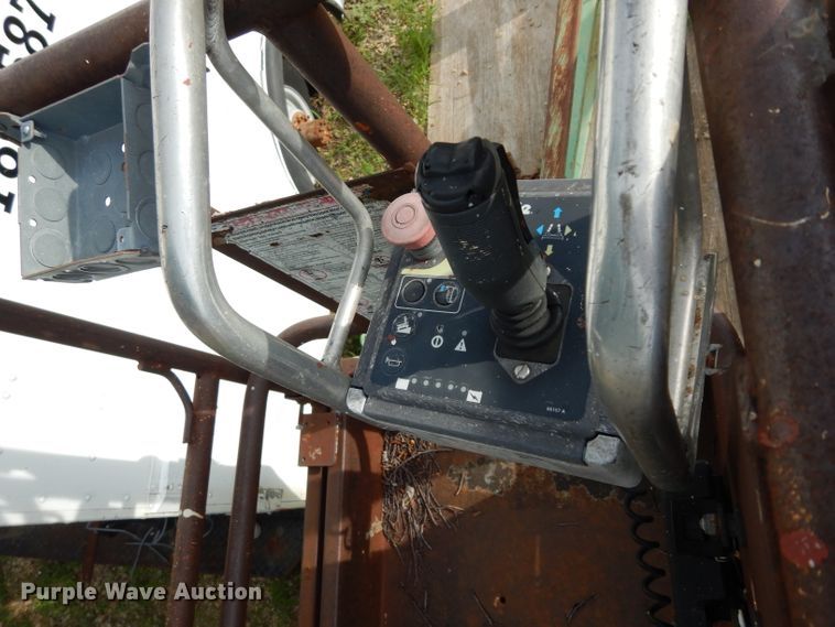 image for item DJ4293 1999 Genie  scissor lift